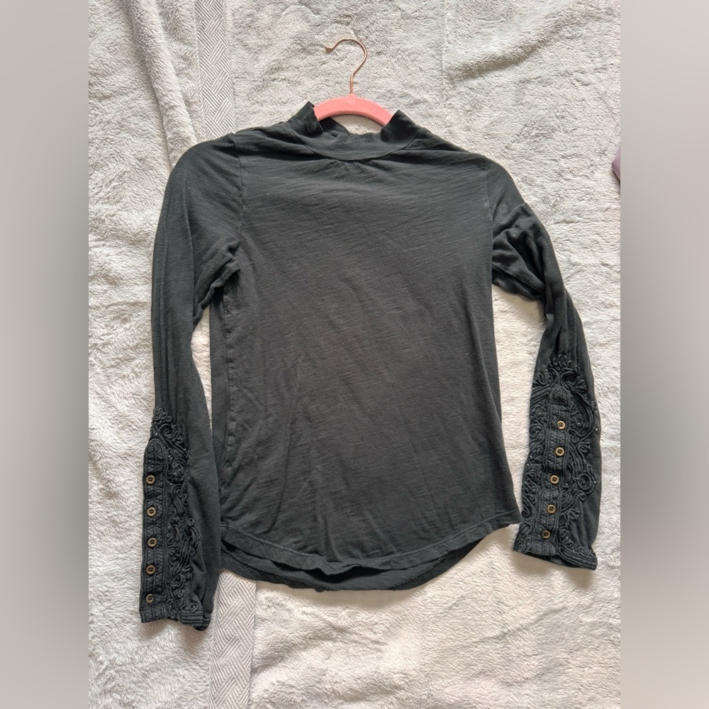 WE THE FREE🖤 Black Long Sleeve Top